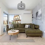Hrube Wierchy In With Mountain View, Parking And Air Conditioning By Renters Prestige * ザコパネ