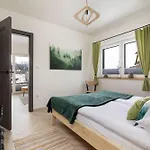 Hrube Wierchy In With Mountain View, Parking And Air Conditioning By Renters Prestige アパート