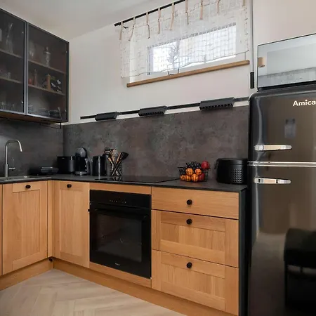 Апартаменты Hrube Wierchy In With Mountain View, Parking And Air Conditioning By Renters Prestige