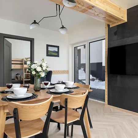 Hrube Wierchy In With Mountain View, Parking And Air Conditioning By Renters Prestige Апартаменты